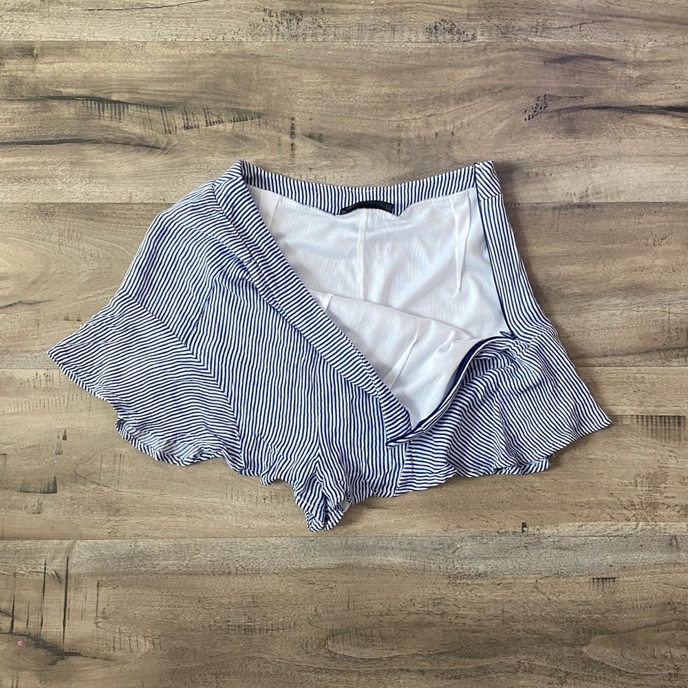 Striped Booty Shorts High Waisted Fashion Statement Casual Mini Dressy Chic - Picture 7 of 8